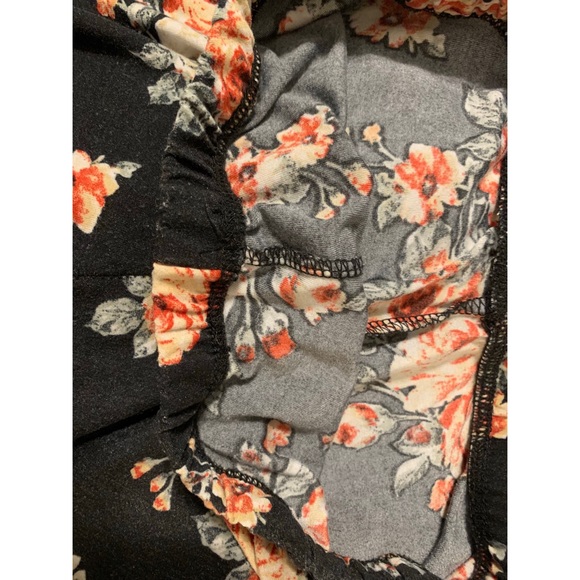 S/M Flared Floral Leggings 🥀 - Picture 3 of 4